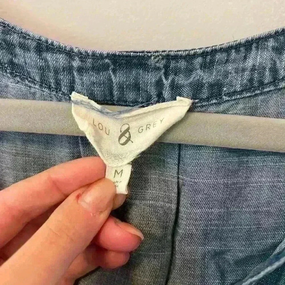 Lou & Grey Chambray Roll Sleeve Tunic Top Size Medium - Picture 2 of 4